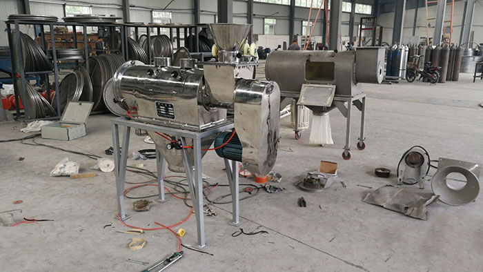 氣旋篩分機(jī)的特點(diǎn)：全不銹鋼材質(zhì)選擇，使用壽命更加長久，防腐蝕，防酸堿性強(qiáng)。