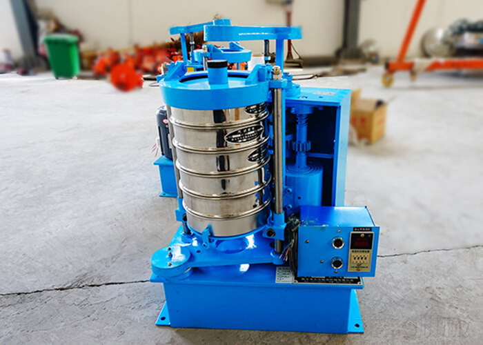 拍擊篩具有水平圓周運動和垂直敲擊運動，下料快、不易堵塞